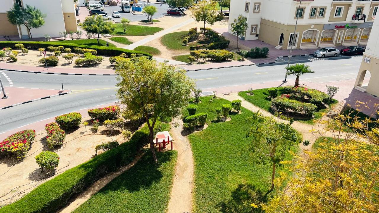 Newly Furnished Cozy One Bed 2 Bathroom View شقة دبي