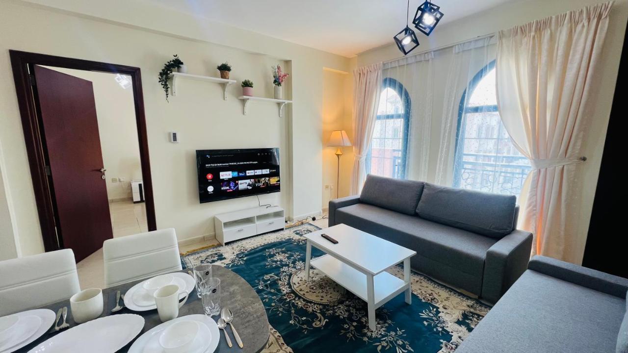 شقة Newly Furnished Cozy One Bed 2 Bathroom View دبي