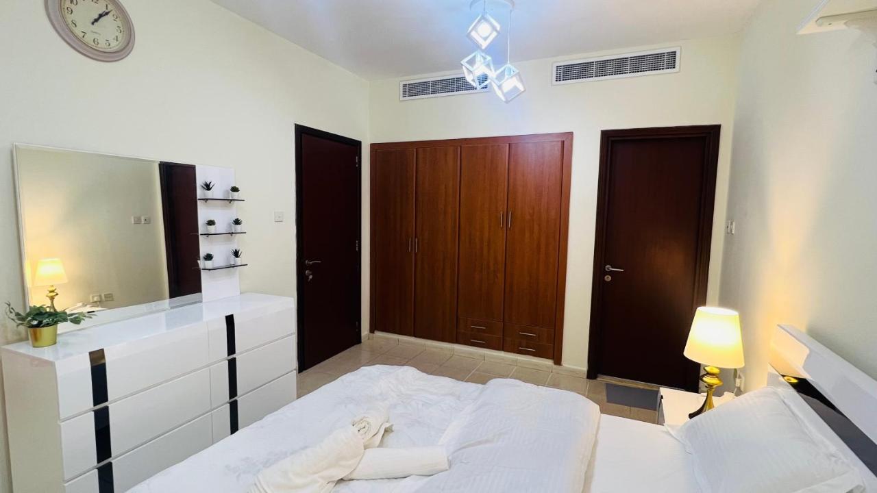 شقة Newly Furnished Cozy One Bed 2 Bathroom View دبي