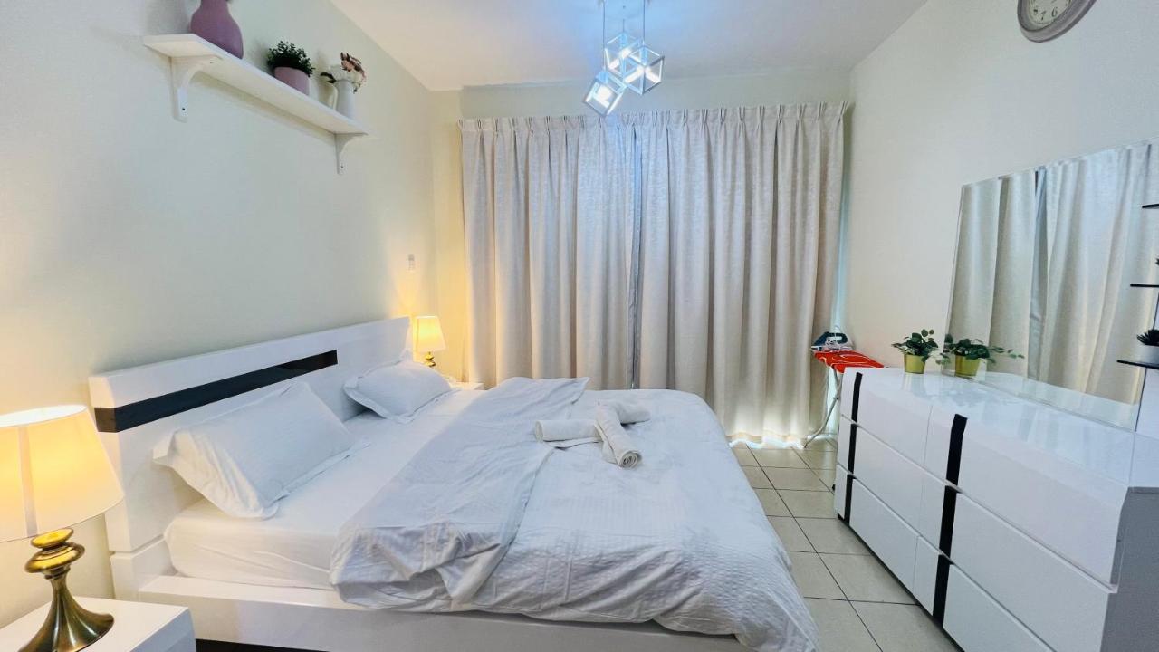 Apartment Newly Furnished Cozy One Bed 2 Bathroom View Dubai