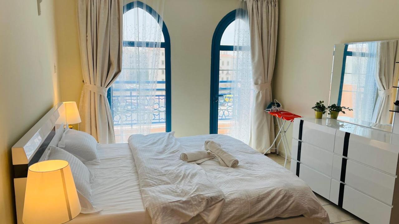 Newly Furnished Cozy One Bed 2 Bathroom View شقة دبي
