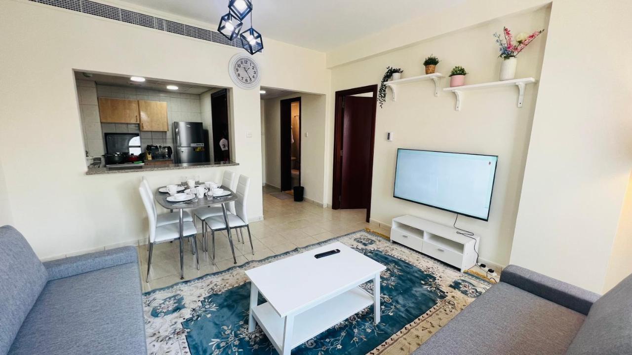 Newly Furnished Cozy One Bed 2 Bathroom View Apartment