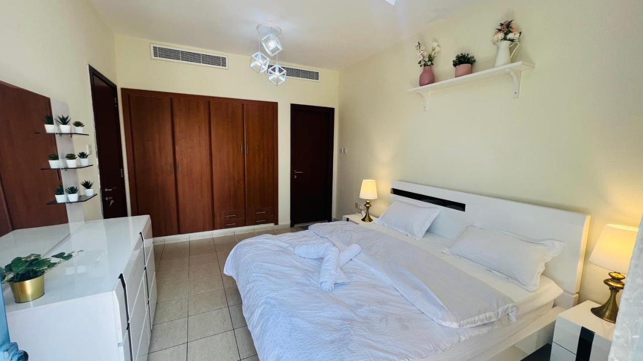 Newly Furnished Cozy One Bed 2 Bathroom View * دبي