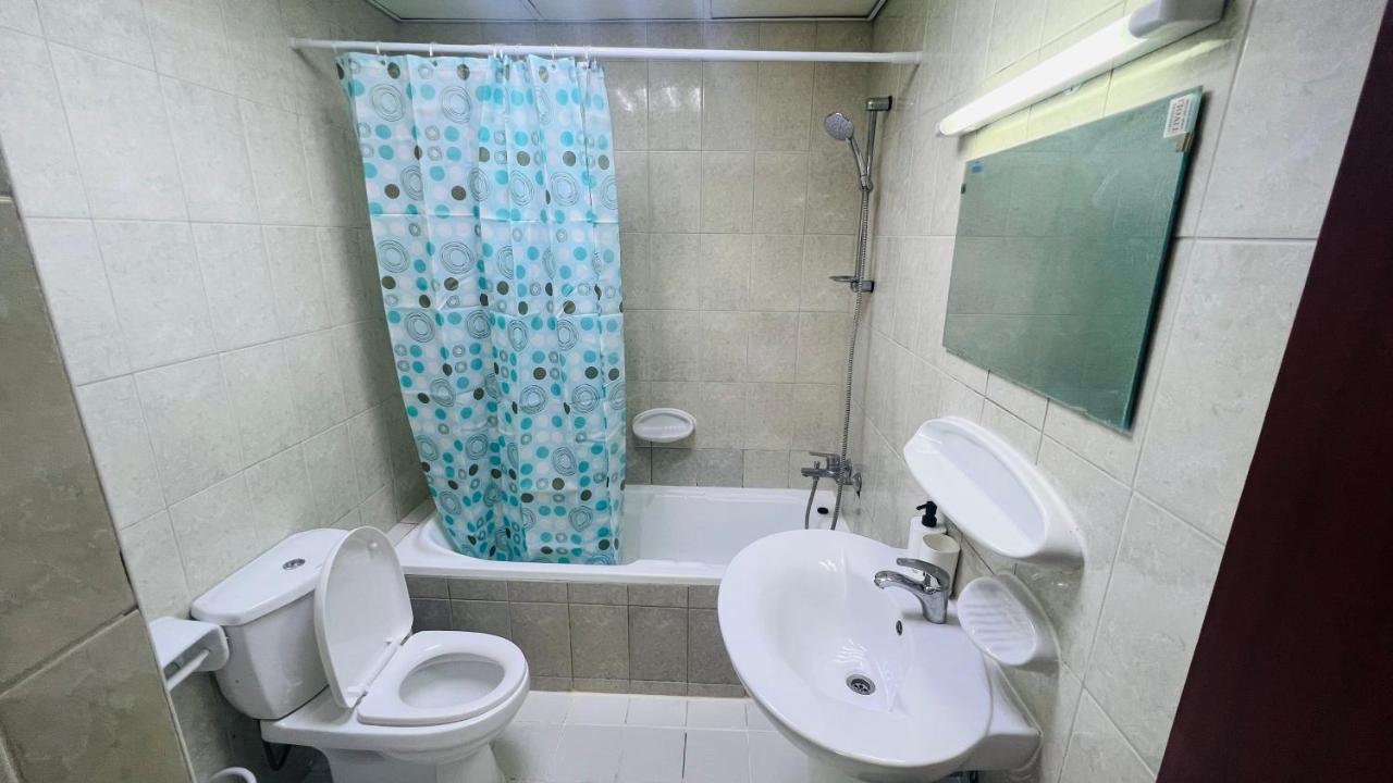 Newly Furnished Cozy One Bed 2 Bathroom View Apartment *