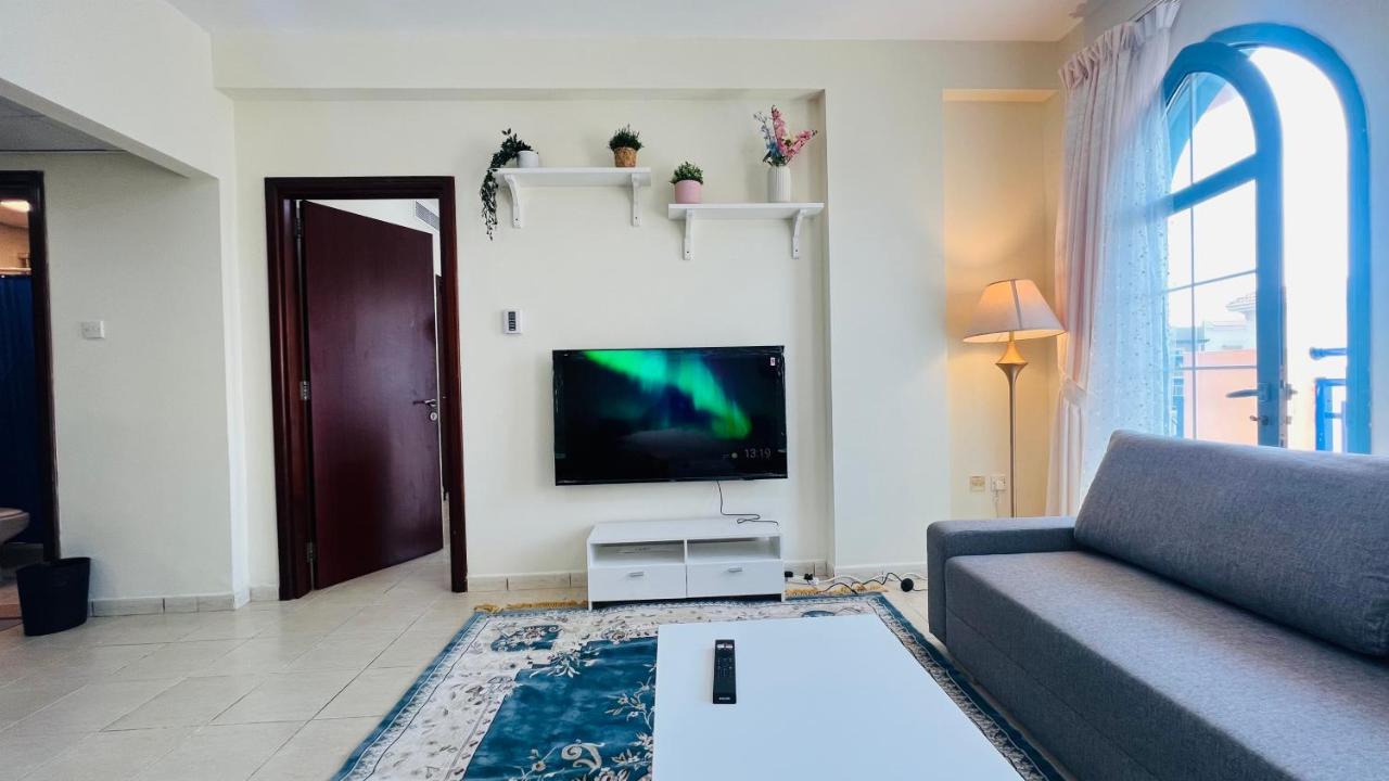 Newly Furnished Cozy One Bed 2 Bathroom View دبي